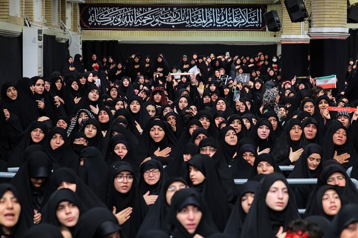 مراسم عزاداری شب عاشورای حسینی با حضور رهبر انقلاب
