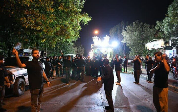 تصاویر| مراسم عزاداری هیئات مختلف شیراز در شب عاشورای حسینی