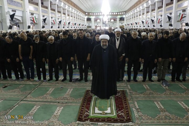 اقامه نماز ظهر عاشورا در شهر تبریز