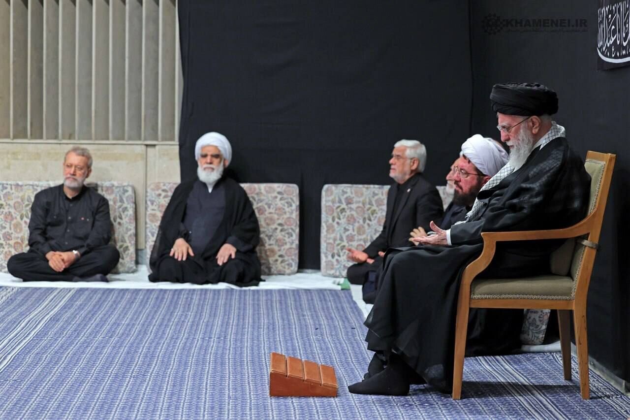 Imam Khamenei attends Muharram mourning ceremony
