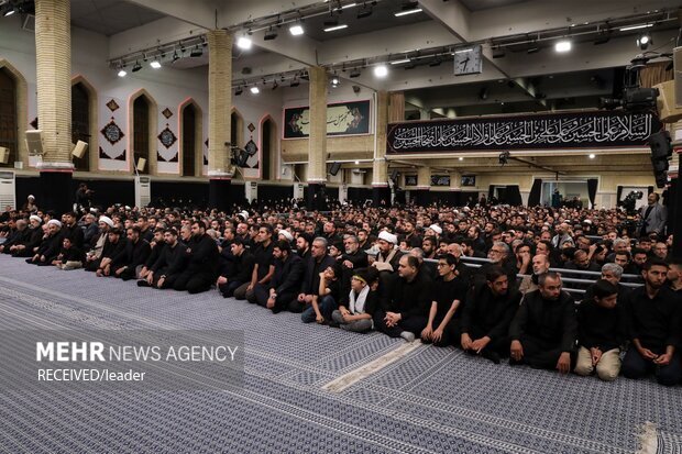 🕯️ Merasîma Şamê Xerîbanê ya Husêynî li Hosênîya Îmam Xomeynî (q.s.) bi Beşdariya Mirovên hate lidarxistin