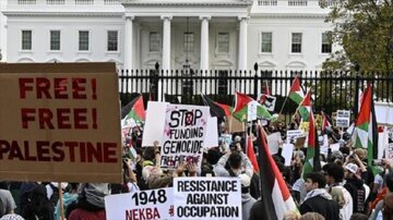 Des activistes protestent devant la Maison Blanche contre la rencontre Trump-Netanyahu