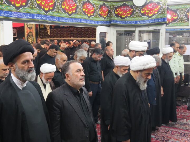 عزاداری و نماز جماعت ظهر عاشورا در حسینیه دفتر مرحوم آیت‌الله فاضل لنکرانی