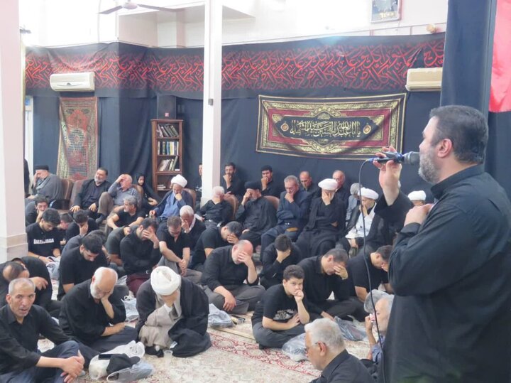 عزاداری و نماز جماعت ظهر عاشورا در حسینیه دفتر مرحوم آیت‌الله فاضل لنکرانی