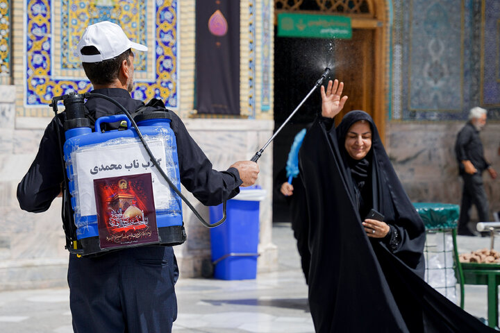 تقرير مصور/ رشّ ماء الورد والعطر في الحرم الرضوي الشريف
