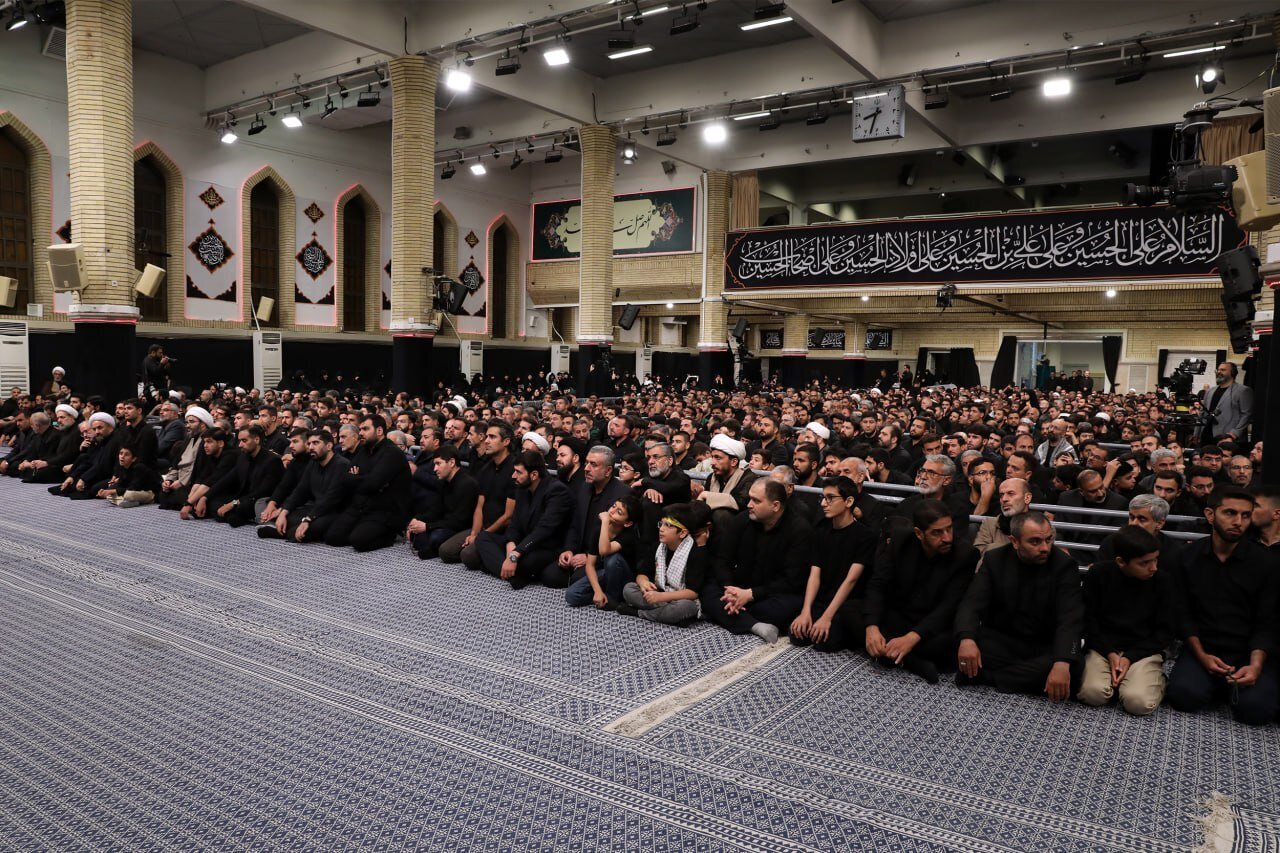 اقامة مراسم ليلة غرباء الإمام الحسين(ع) في حسينية الإمام الخميني (ره)