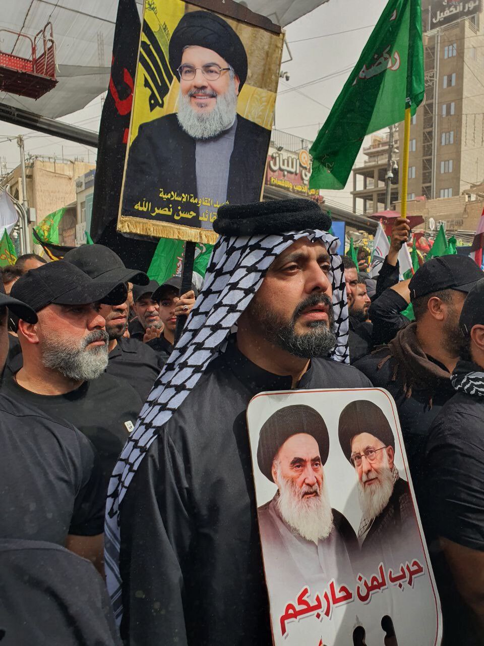 ارادت ویژه شیخ قیس الخزعلی به رهبر انقلاب در عزاداری معروف طویریج + عکس