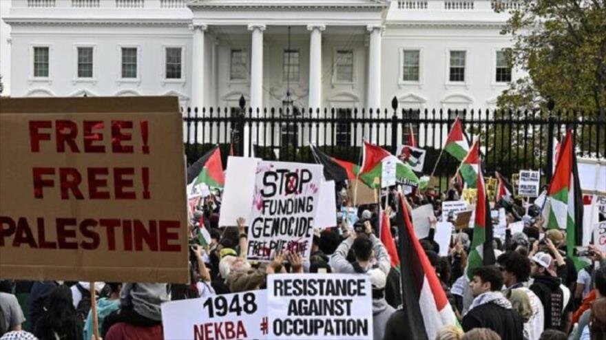 Des activistes protestent devant la Maison Blanche contre la rencontre Trump-Netanyahu