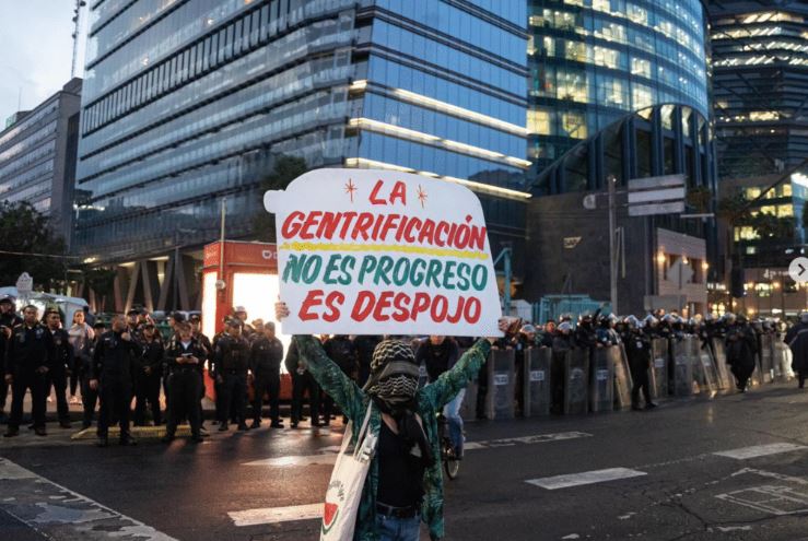 La ira en México por el alza del alquiler y la influencia de migrantes estadounidenses en la capital