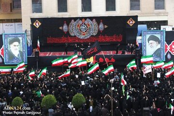 Galeri Foto:  Ribuan Warga Iran di Isfahan Hadiri Pertemuan Akbar Husaini di Hari Asyura