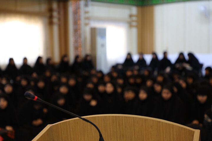 إقامة مجلس عزاء حسيني نسوي إحياءً لذكرى عاشوراء في كربلاء المقدسة