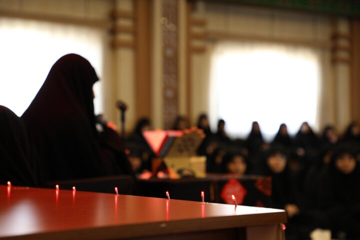 إقامة مجلس عزاء حسيني نسوي إحياءً لذكرى عاشوراء في كربلاء المقدسة