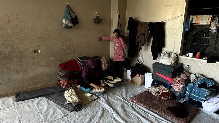 زندگی اهالی خان یونس در یک مرکز درمانی متروکه