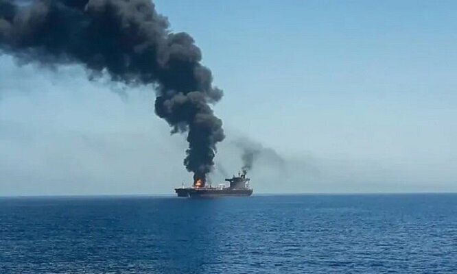 Yemen ataca con misiles un barco con rumbo a Israel frente a las costas del mar Rojo