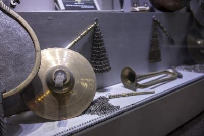 متحف الكفيل يعرض مقتنيات تخص واقعة الطف لزائري مرقد أبي الفضل العباس (ع)