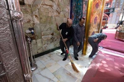 حملة تنظيفٍ في حرم مرقد أبي الفضل العباس(ع) بعد انتهاء زيارة العاشر من المحرم
