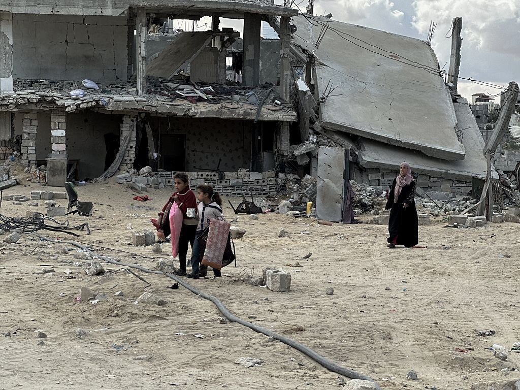 استشهاد 18.243 طالبا وتدمير 118 مدرسة و60 مبنى للجامعات في غزة