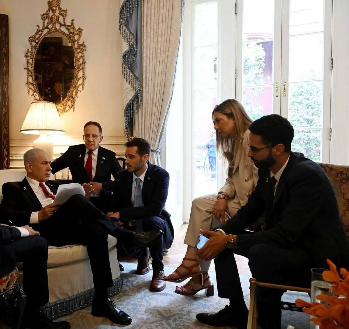 شاهد.. لحظة تلقي نتنياهو الأنباء حول كمين بيت حانون الصعب والذي أدى لمقتل وإصابة عشرات الجنود