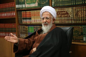 Grand Ayatollah Javadi Amoli: Ang pagiging martir sa Araw ng Ashura ay napanatili ang pangalan ng Propeta (SAW)