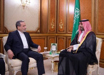 Araghchi Bertemu dengan Bin Salman