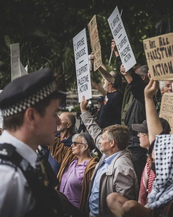 Photos: London police brutally crack down on Palestinian supporters