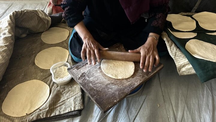 Photos: Khan Yunis residents live in abandoned medical center