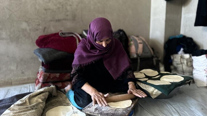 Photos: Khan Yunis residents live in abandoned medical center