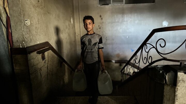 Photos: Khan Yunis residents live in abandoned medical center