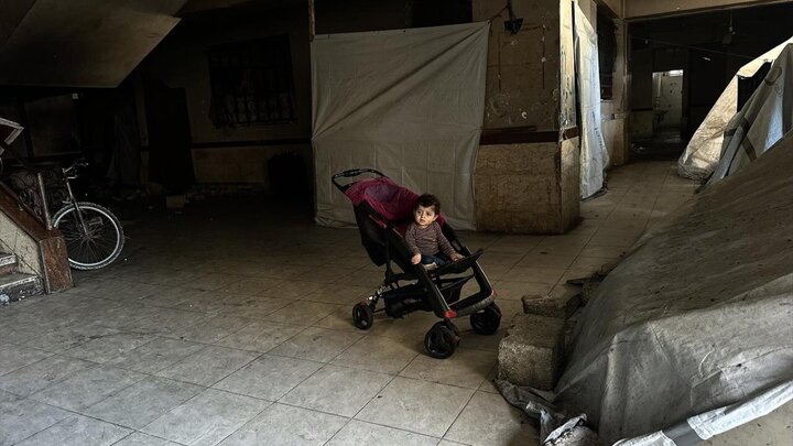 Photos: Khan Yunis residents live in abandoned medical center