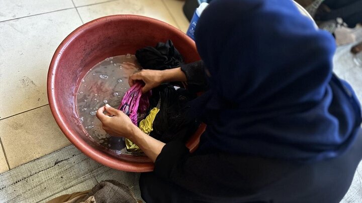 Photos: Khan Yunis residents live in abandoned medical center