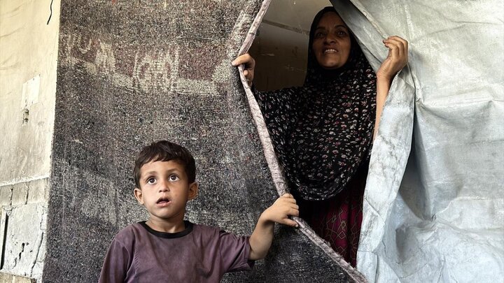 Photos: Khan Yunis residents live in abandoned medical center