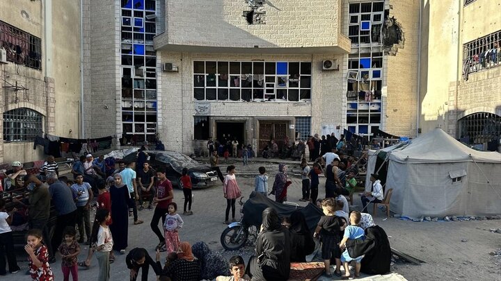 Photos: Khan Yunis residents live in abandoned medical center