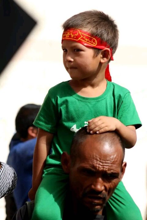 ဟရာသ် ရှိ အေမာမ် ဇါဒဟ် ဆယက်ဒ် မိုရ်သဇာ ၏ဗိမာန် တွင် အာရှုရာနေ့ လူပင်လယ် အဇါဒါရီ ။ ။ Photos