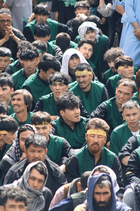 ဟရာသ် ရှိ အေမာမ် ဇါဒဟ် ဆယက်ဒ် မိုရ်သဇာ ၏ဗိမာန် တွင် အာရှုရာနေ့ လူပင်လယ် အဇါဒါရီ ။ ။ Photos