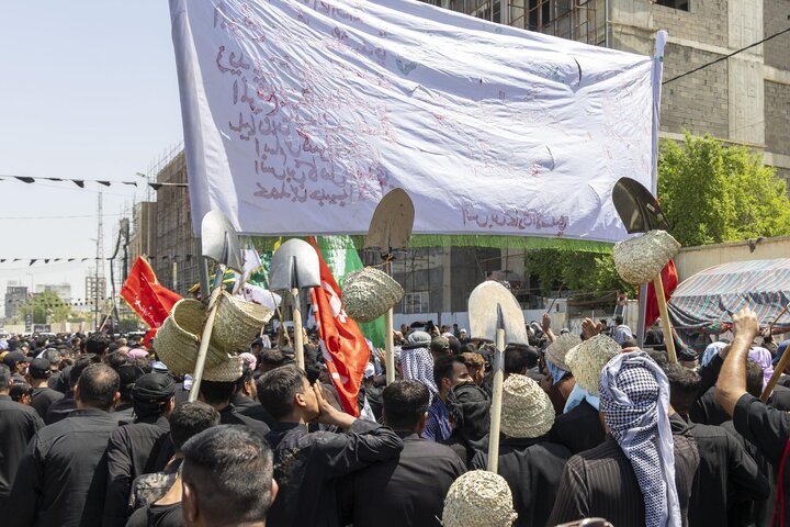 انطلاق موكب قبيلة بني أسد والعشائر العراقية؛ لإحياء ذكرى دفن الأجساد الطاهرة للإمام الحسين وأهل بيته (عليهم السلام) وأصحابه الكرام