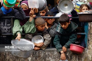 50 هەزار ژنی دووگیان لە کەرتی غەززە بێ نان و ئاو دەژین