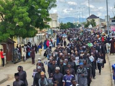 تقرير مصور/ مشاركة واسعة في إحياء يوم عاشوراء بمدينة باوتشي النيجيرية