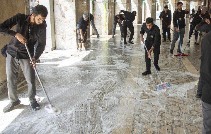 قسم الشؤون الخدمية يباشر بحملة تنظيفٍ واسعة لمحيط العتبة العباسية المقدسة