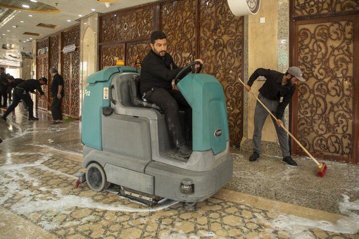قسم الشؤون الخدمية يباشر بحملة تنظيفٍ واسعة لمحيط العتبة العباسية المقدسة