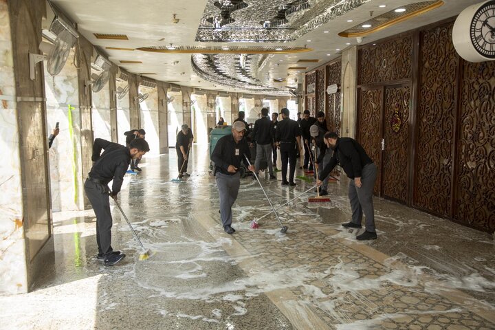 قسم الشؤون الخدمية يباشر بحملة تنظيفٍ واسعة لمحيط العتبة العباسية المقدسة