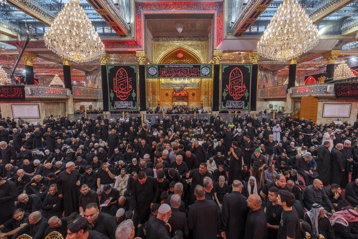 المؤمنون يحيون ليلة الجمعة عند مرقد أبي الفضل العباس (عليه السلام)