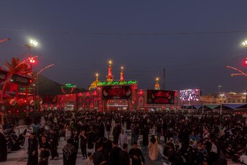 Muminai Sun Gudanar Da Raya  Daren Alhamis A Hubbaren Abal-Fadl Abbas A Karbala (+Hotuna)