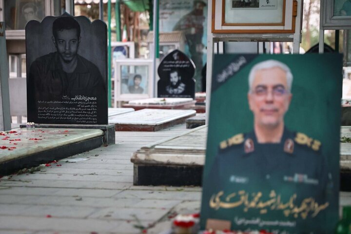 Photos: Iran's Parliament speaker visits graves of martyrs of Zionist regime's invasion
