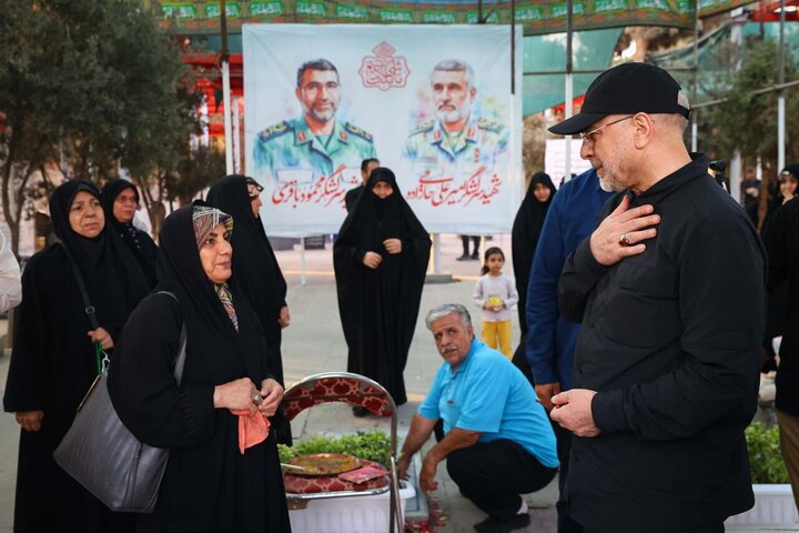 Photos: Iran's Parliament speaker visits graves of martyrs of Zionist regime's invasion