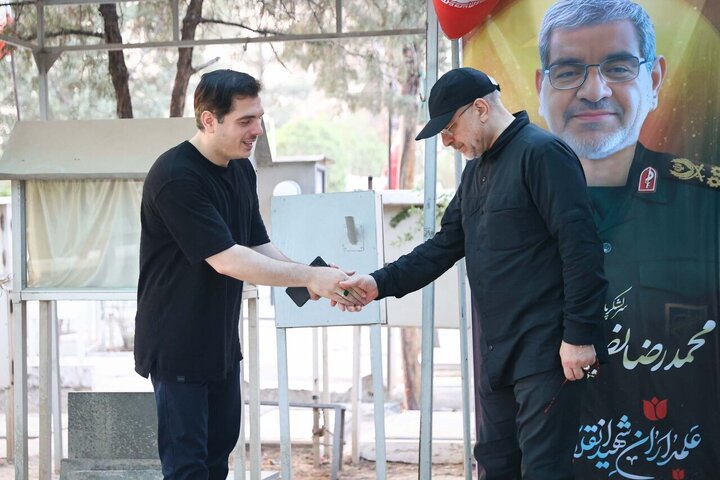 Photos: Iran's Parliament speaker visits graves of martyrs of Zionist regime's invasion