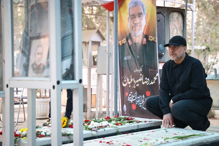 Photos: Iran's Parliament speaker visits graves of martyrs of Zionist regime's invasion
