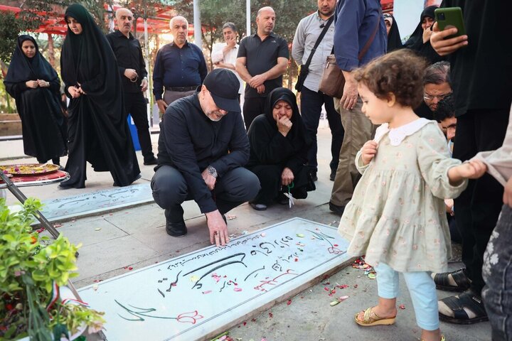 Photos: Iran's Parliament speaker visits graves of martyrs of Zionist regime's invasion