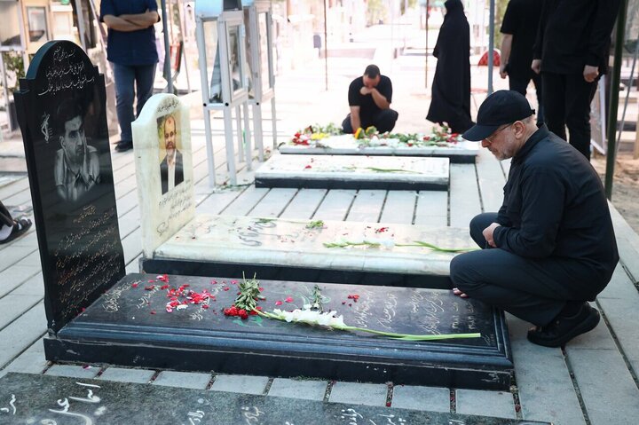 Photos: Iran's Parliament speaker visits graves of martyrs of Zionist regime's invasion