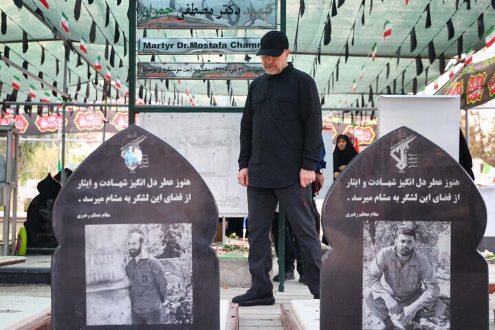 Photos: Iran's Parliament speaker visits graves of martyrs of Zionist regime's invasion