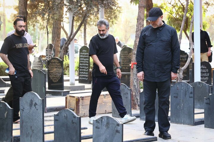Photos: Iran's Parliament speaker visits graves of martyrs of Zionist regime's invasion